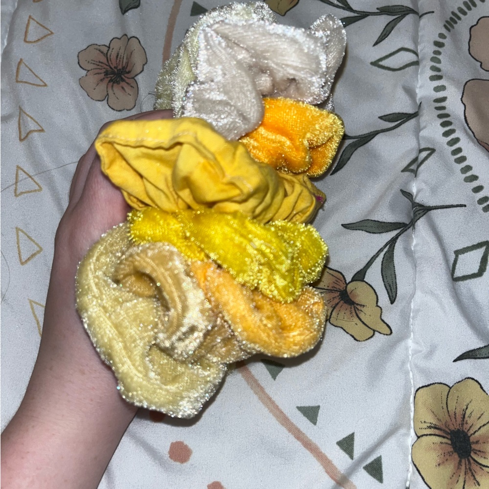 Yellow Scrunchie pack